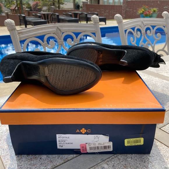 Arturo Chiang Black Suede Boots - Picture 2 of 4